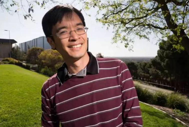 8岁高考取得760分，智商高过爱因斯坦的陶哲轩，现在能有多厉害？