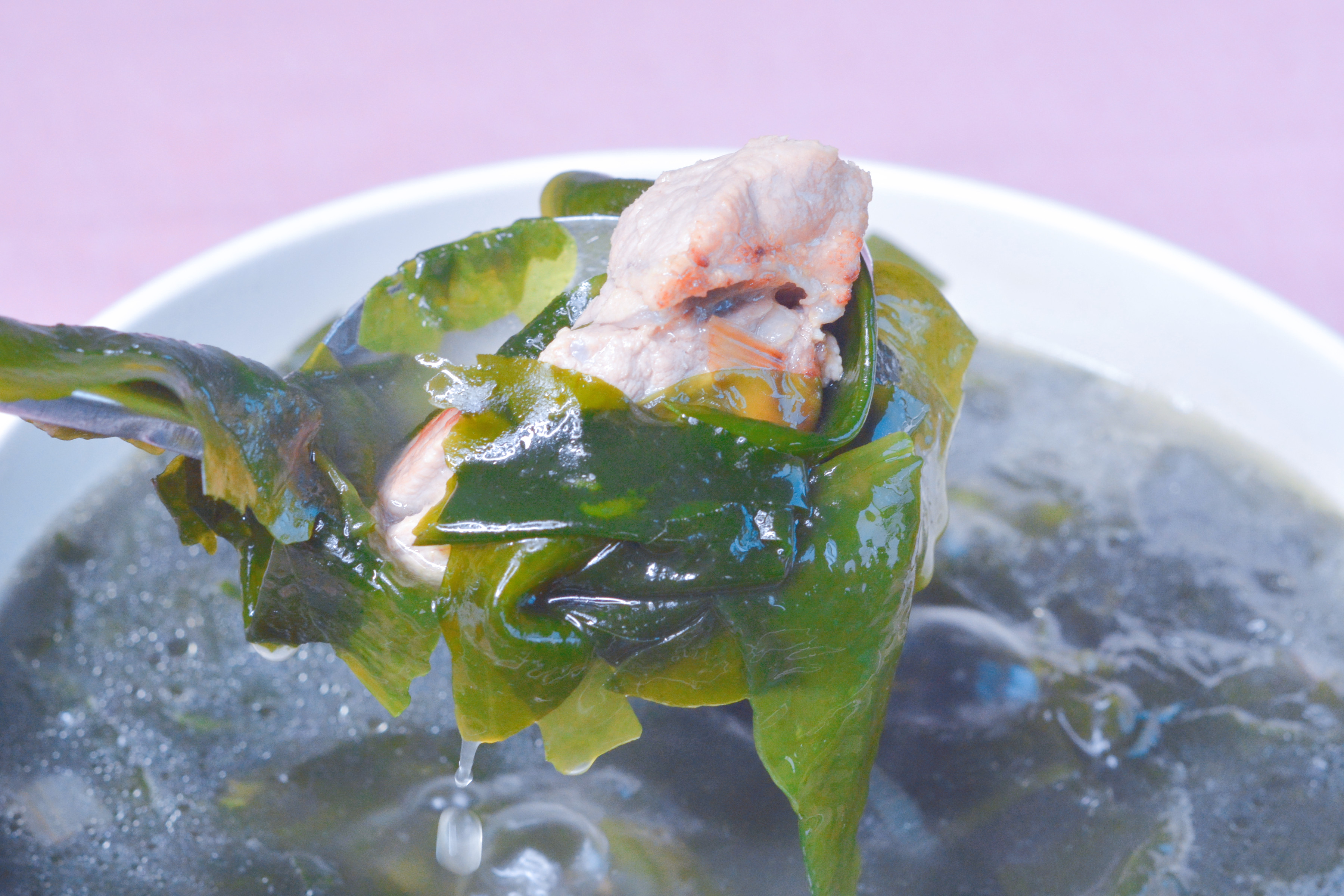 网红美食裙带菜排骨汤太好喝了,别因为是网红美食就觉得它不好