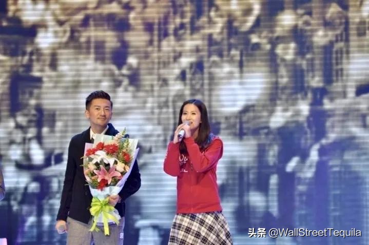 从娱乐圈到电竞圈，这个北大学姐有点性感