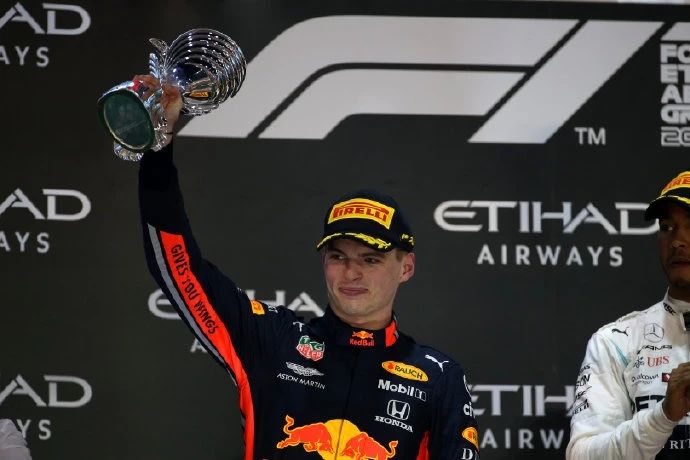 2019赛季F1完结，汉密尔顿413分积分榜位列第一