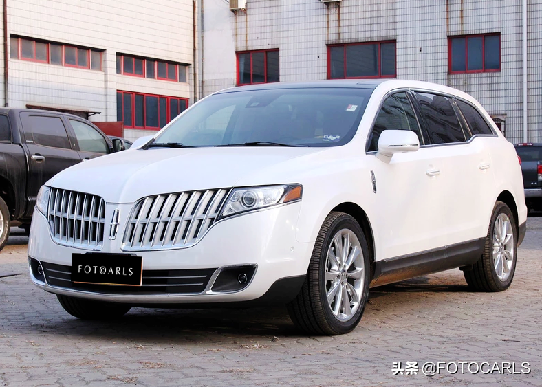林肯mkt 3.5l v6实拍,售价119.8万,史上最丑的尾灯设计?