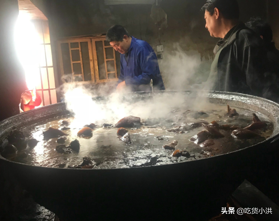 河南小镇上开了37年的卤肉店，猪头肉25一斤，不能挑老板给啥买啥