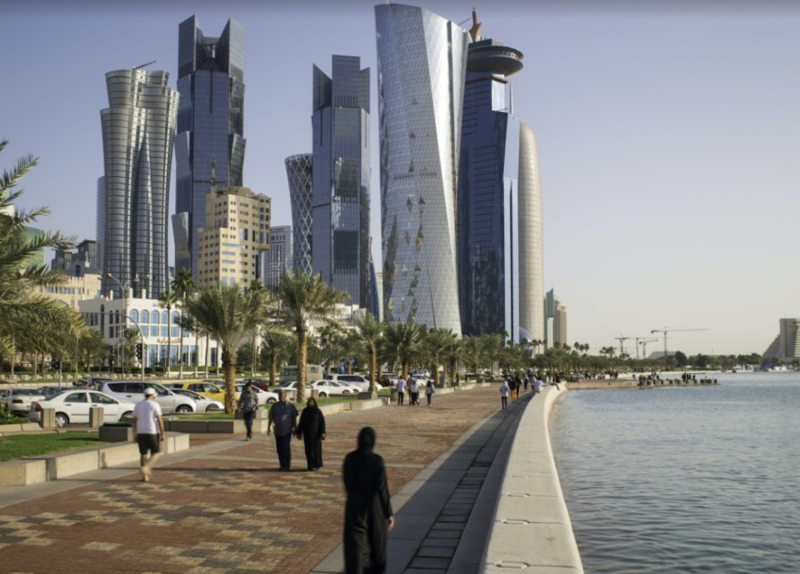卡塔尔是半岛还是岛国(卡塔尔行政区划：首都省的面积小、人口多，在中国也算大城市)