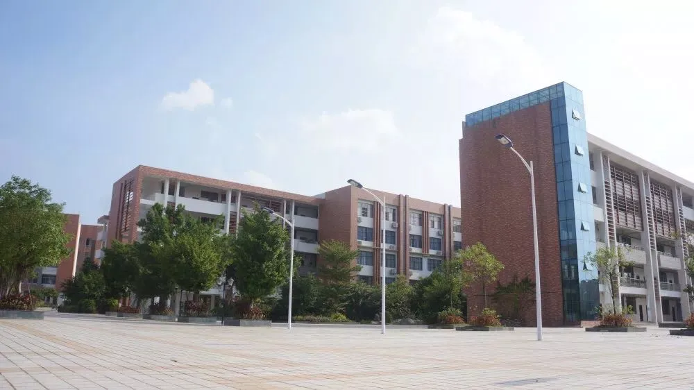 最贵25万/年，南宁10所顶级学校学费曝光，读完你能在南宁买3套房