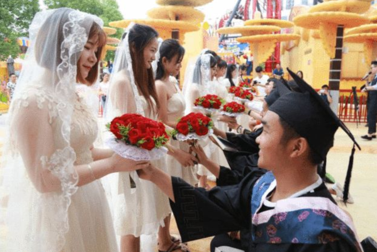 南开大学人性化宿舍惹争议，18对夫妻在校同居，看到租金我羡慕了