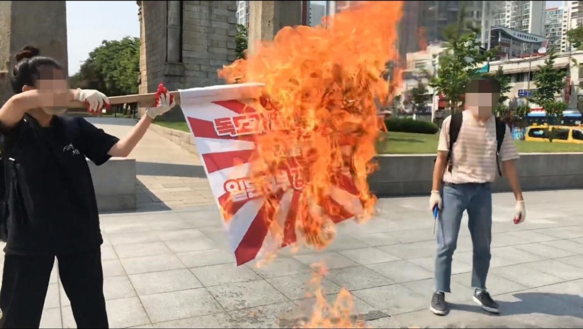 韩国奥运会抗日标语(韩国代表团激怒日本，在奥运会挂出抗日标语，日韩网友隔空开骂)