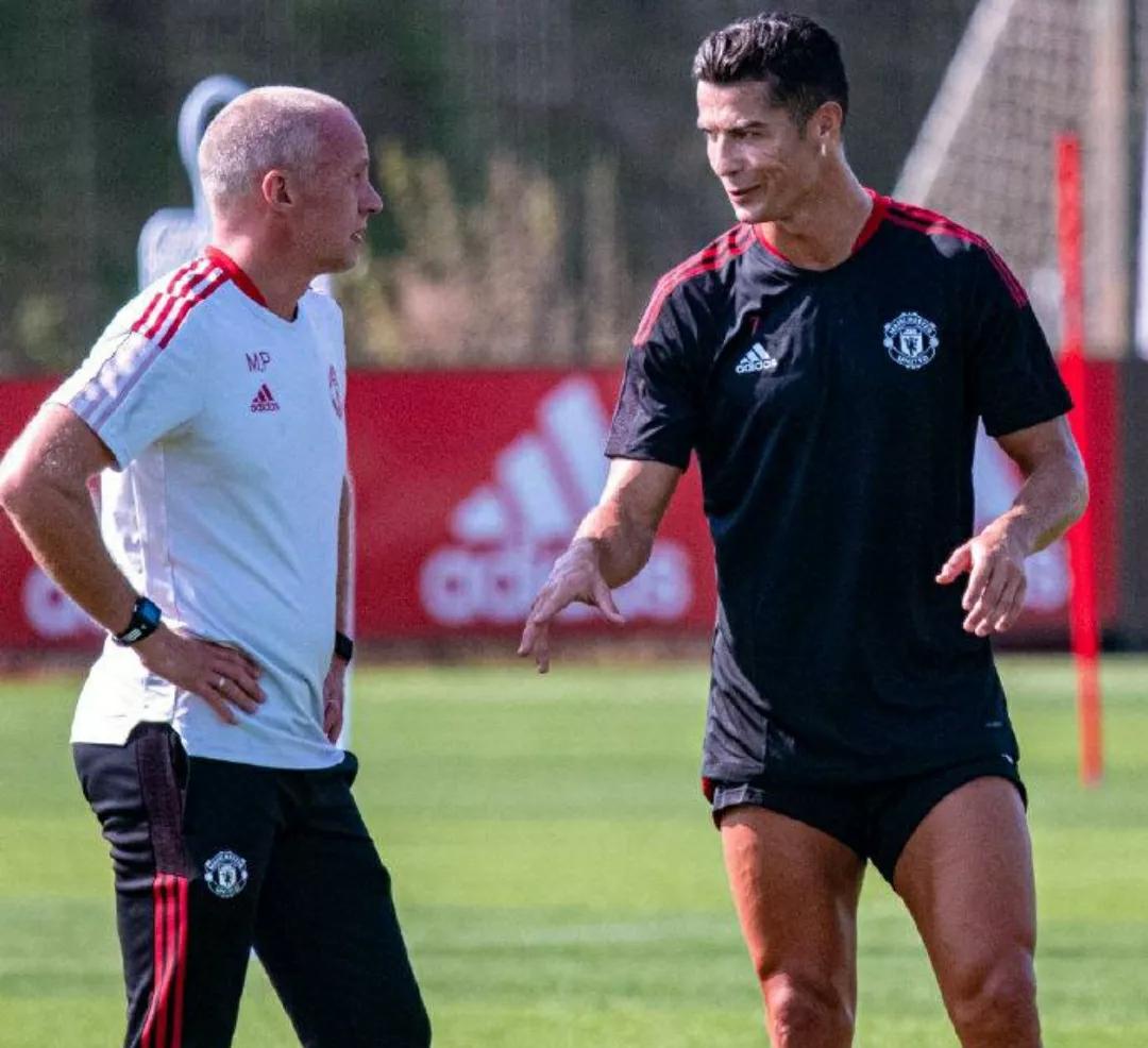 曼城将注意力转向C罗（C罗遇尴尬，超级计算机和名宿都不看好他，称英超冠军将归曼城）