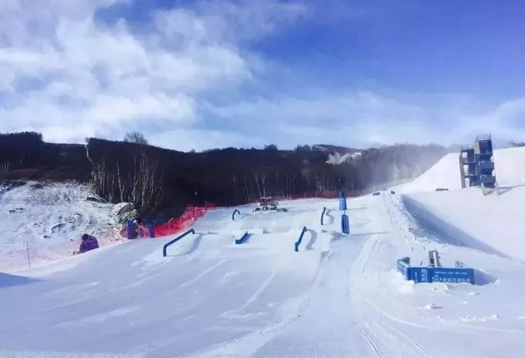 人生到处知何似，应似飞鸿踏雪泥，长白山一片雪白，等你留下脚印