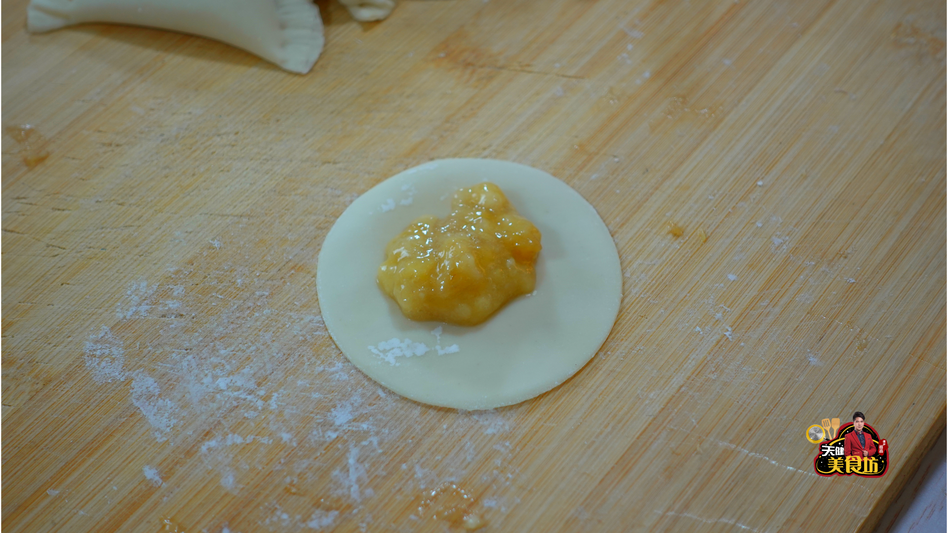 没想到香蕉派用饺子皮也能做，做出来外酥里嫩，上桌就扫光