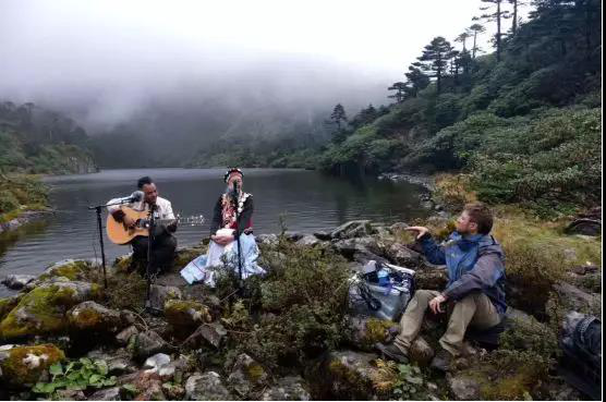 一个英国人的入滇记：捧红山人乐队，14年力撑云南少数民族音乐