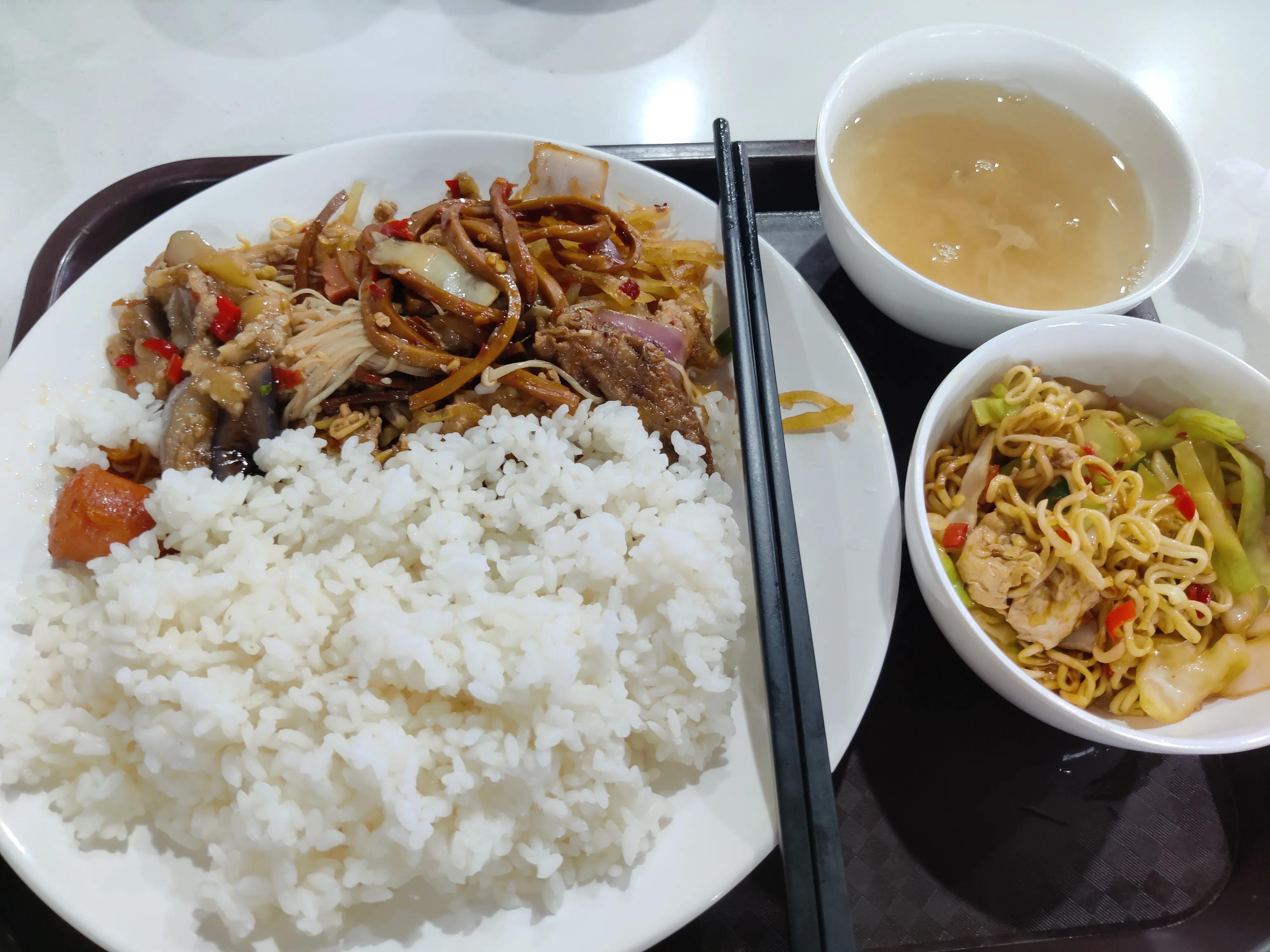 大学生活｜小张同学分享近期在食堂吃的一日三餐