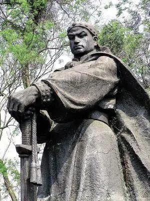 他经常假托天父下凡,诛杀大臣,将燕王秦日纲等多人罚为奴,杖责北王