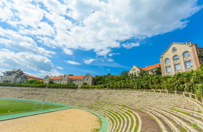 今天小购带您到"一起来看流星雨"的拍摄地——厦门大学逛逛