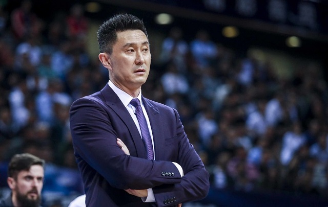 为什么nba要求运球少(杜锋发飙怒批男篮球员：做动作只为秀自己，胯下运球的目的是啥？)