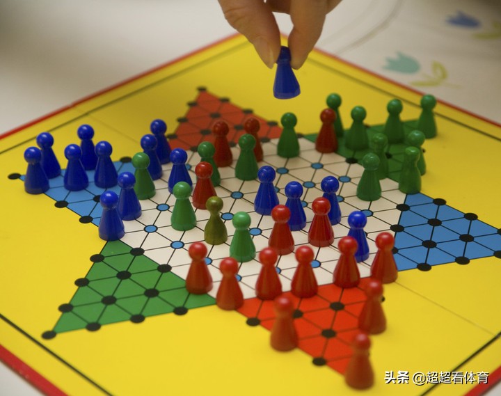 跳棋！初学者需要学会四个阶段，4个技巧，实战是制胜法宝