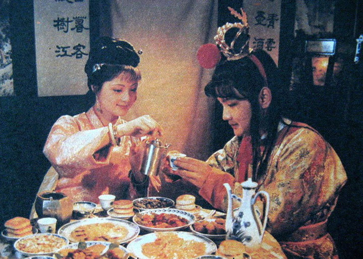 红楼梦：以色事人的二尤姐妹花，竟然与淑女薛宝钗的人设高度重合