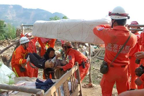 与死神赛跑，与危险为伍，保生命安全，铸忠诚誓言！