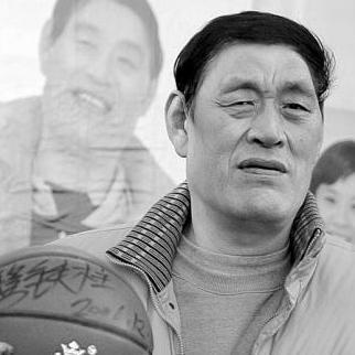 穆铁柱为什么没进nba(两次击败美国助中国男篮称霸亚洲，退役后病根爆发穆铁柱59岁早逝)