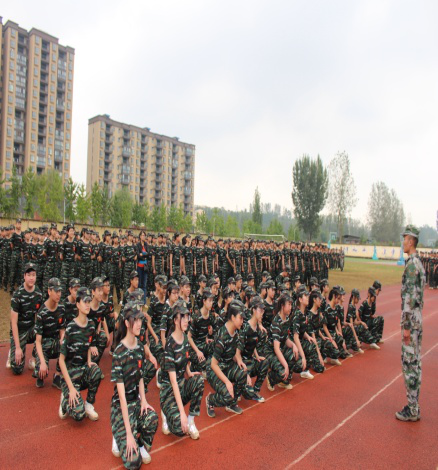 随县足球队(洪山镇中心学校：崇德尚体身心健，高位走强谱新篇)