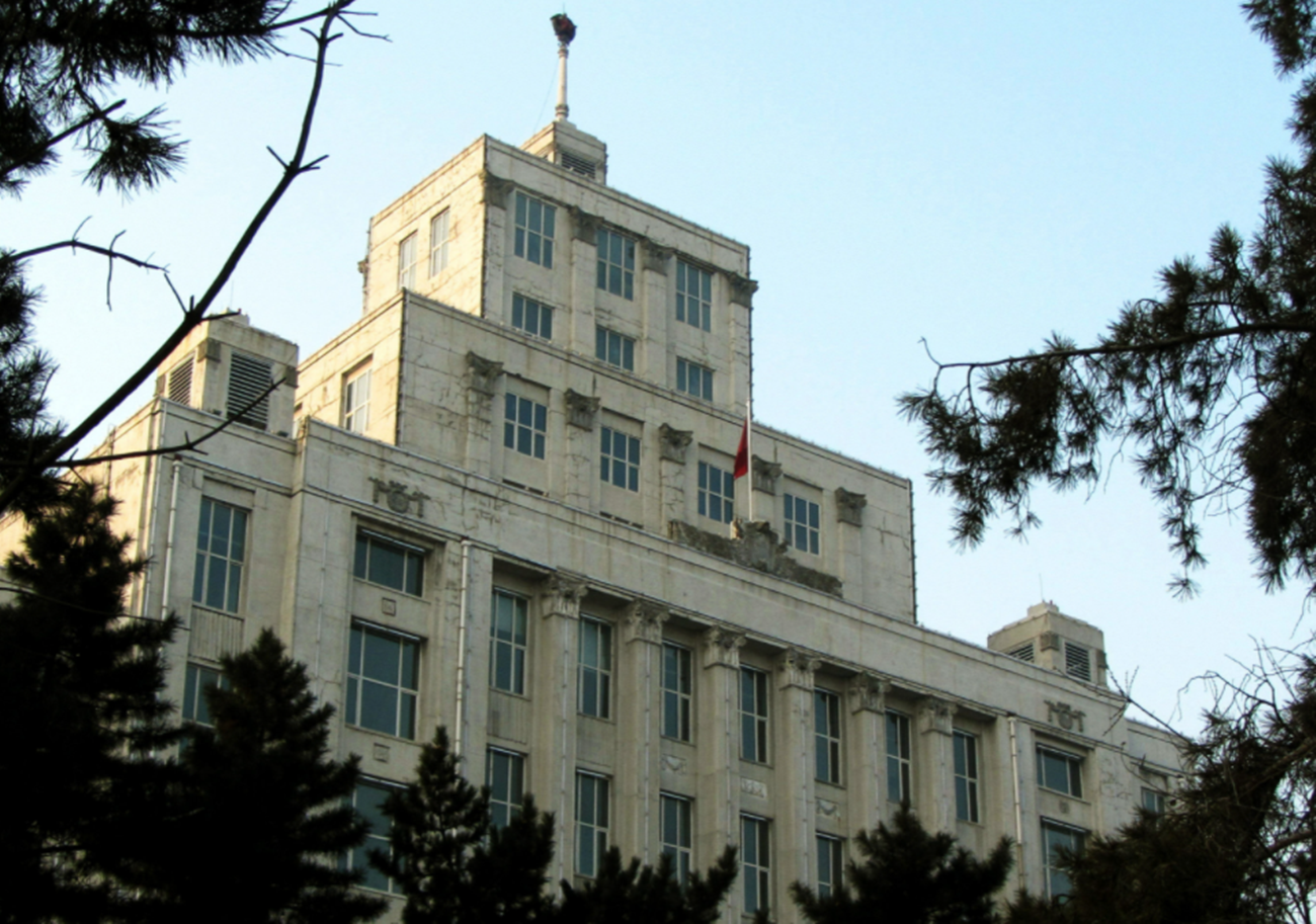 多地高校发布“国庆”通知，假期最短才一天，学生：可太心酸了