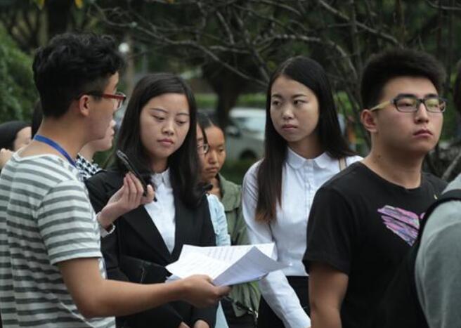 “专科生”和“本科生”的区别，3张图看出“差距”，太真实了