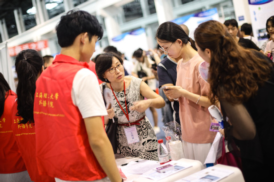 上海理工大学热烈欢迎新生报到，2019录取分数线