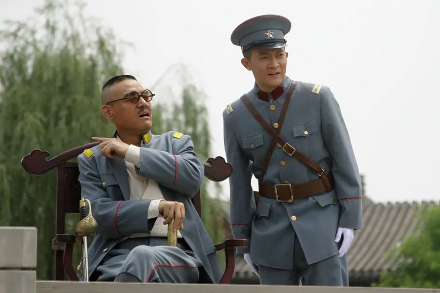 2012年,杨志刚外出拍电视剧《火蓝刀锋》,片子杀青后,坐飞机途中遭遇