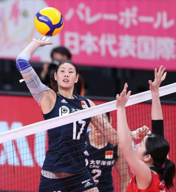 2019年女排世界杯中国对日本录像(中国女排3-0再胜日本队，虽一局31-29，日媒评论却有种绝望的感觉)