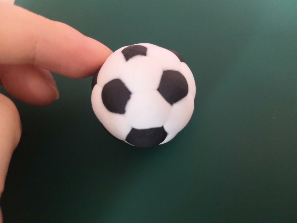 皮球做好了.超有弹性超好玩.