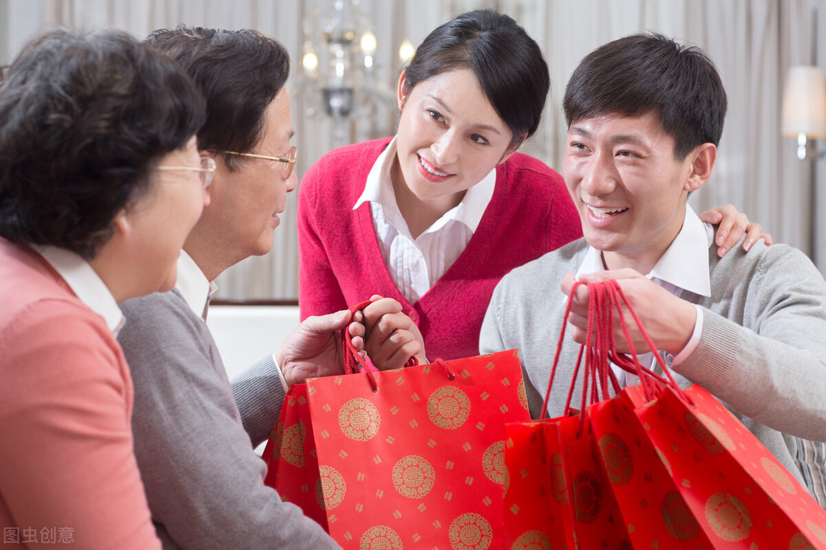 老年人生日送什么礼物比较实用（70岁老年人过生日送什么礼物比较合适）