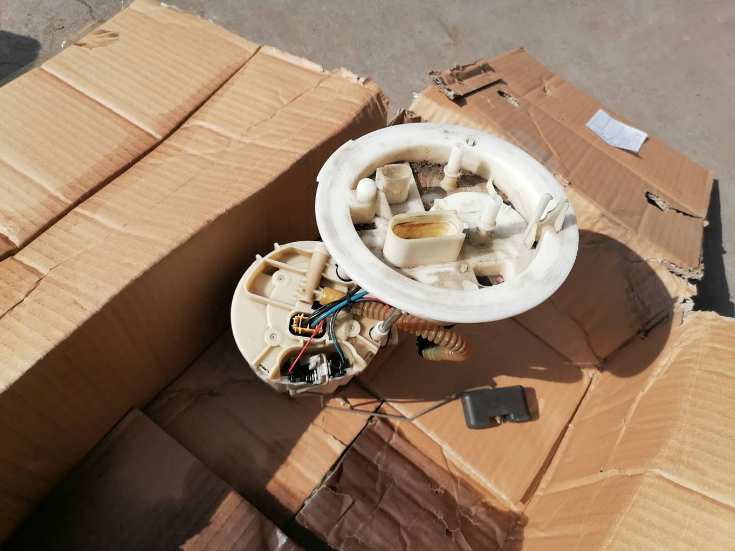 维修奥迪888发动机混合气过稀、油泵压力过低启动困难