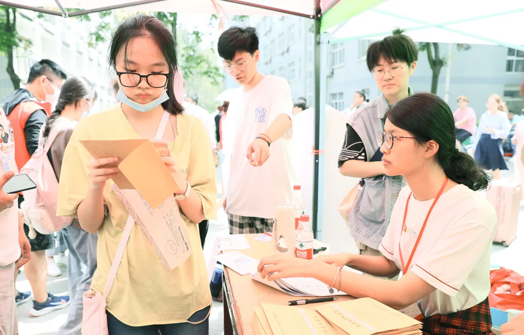 萌新你好 | 终于等到你！2020江苏大学新生报到现场直击