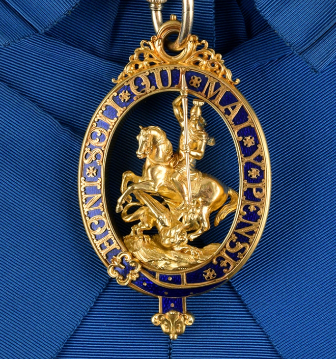 英国威廉王子(威廉王子身穿皇家卫队军装，总会戴一个蓝布条，到底是啥呢？)