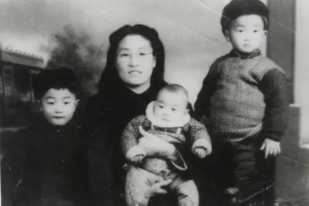 他是新中国第一巨贪，一年贪污171亿，枪决后留下儿子如今怎样？