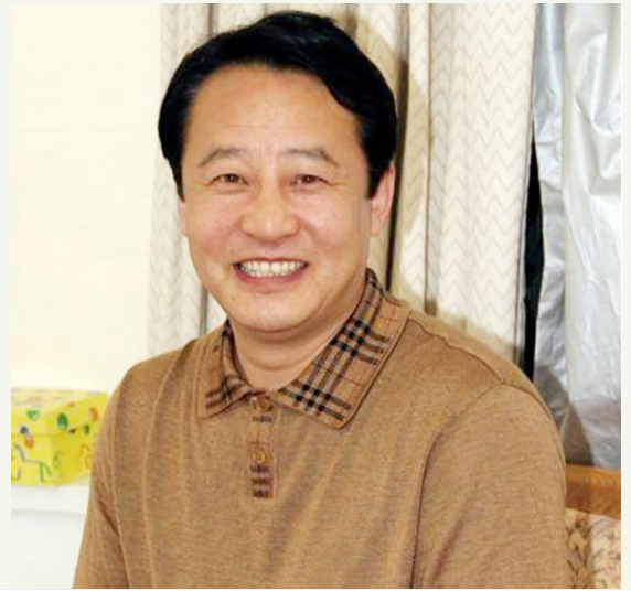 遭张艺谋忽悠，被传傍蒋雯丽上位，“狠人”黄轩的粉红成名史