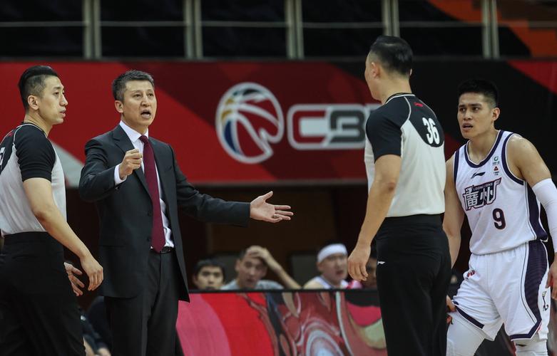 cba双标是哪个球员（裁判犯错，教练担责？CBA判罚双标太严重，郭士强，这次你真没错）