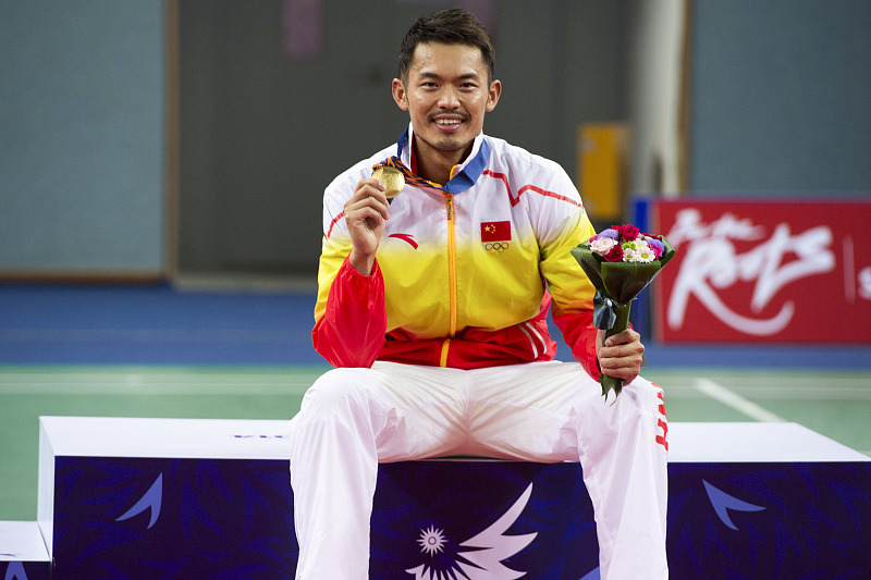 完成了世界羽坛双圈超级大满贯的壮举;2015年的林丹,投资千万自创内裤