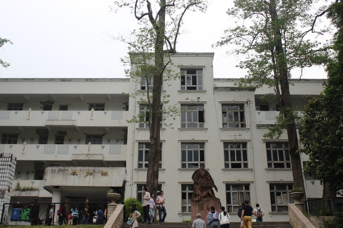 四川彭州白鹿镇二日游“最牛教学楼