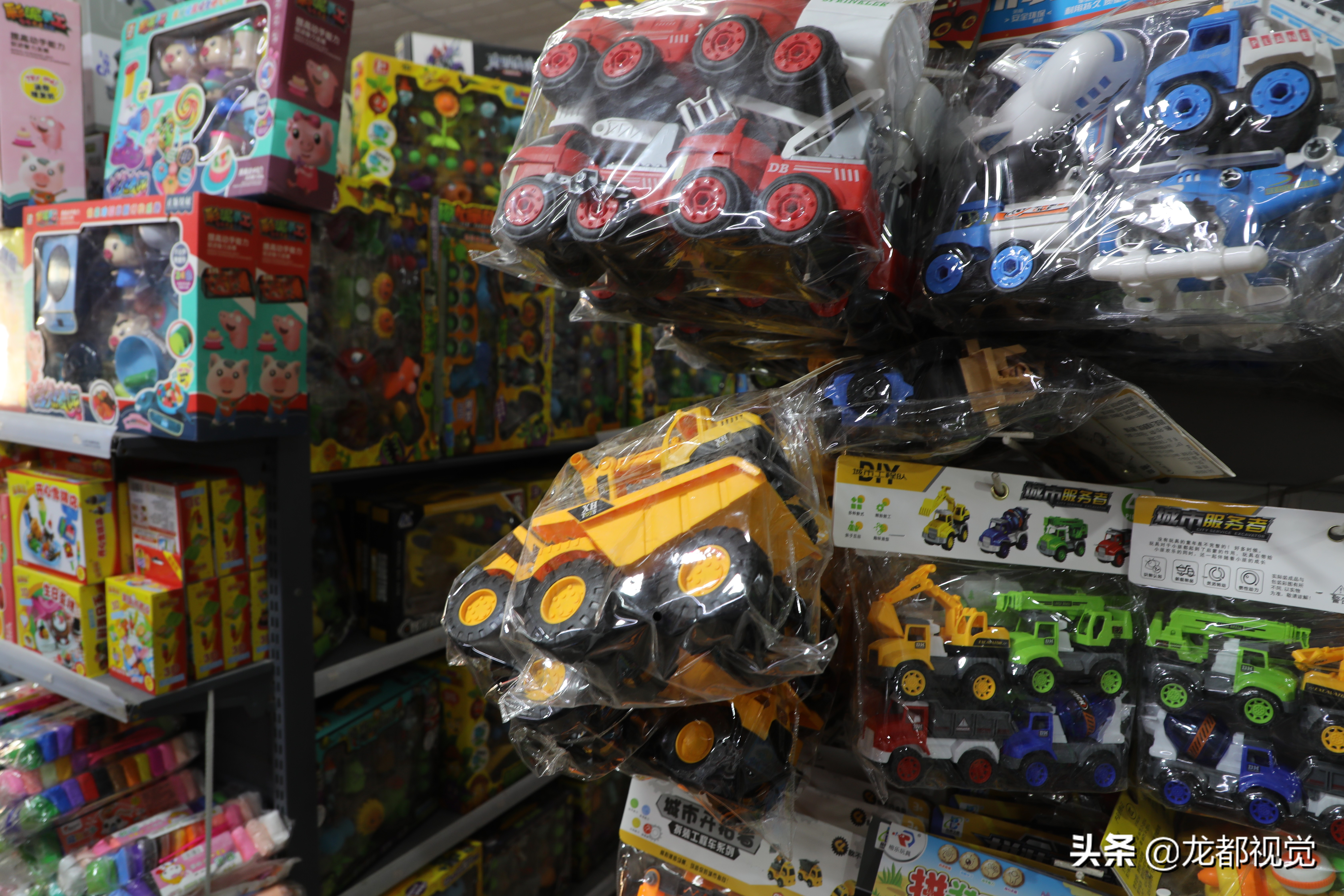 最吸引儿童的玩具地摊有哪些哪些摆摊的商品吸引儿童