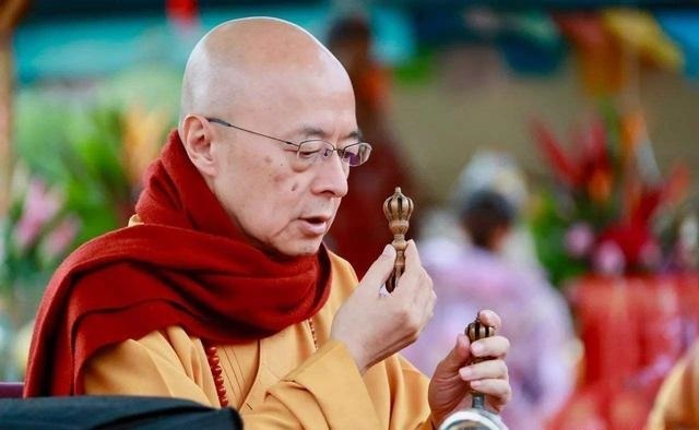 海涛法师35岁剃度出家，曾对妻子说：下辈子还娶你，但还会出家