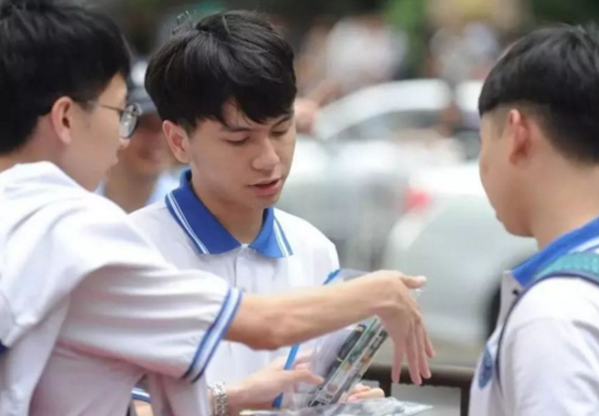 高考前后“饮食”的对比，待遇差距巨大，网友表示太真实了