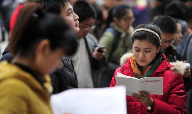 公务员迎来“新消息”，涨薪已经提上日程，年薪超过30万不是梦