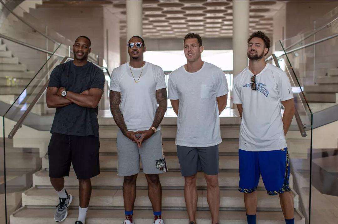 小前锋身高多少(麦迪和詹姆斯有2.06米吗?其实他俩穿上鞋都没这么高)