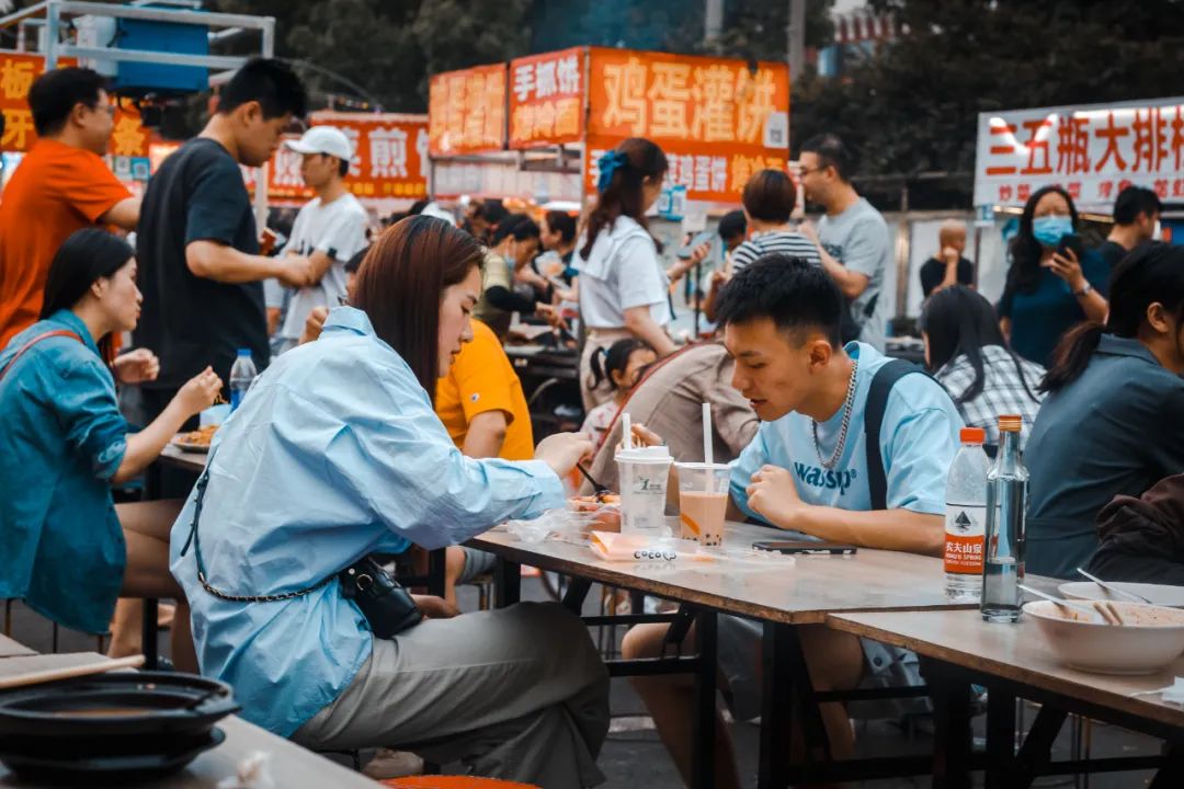 南京高校后街Battle战，一街更比一街香