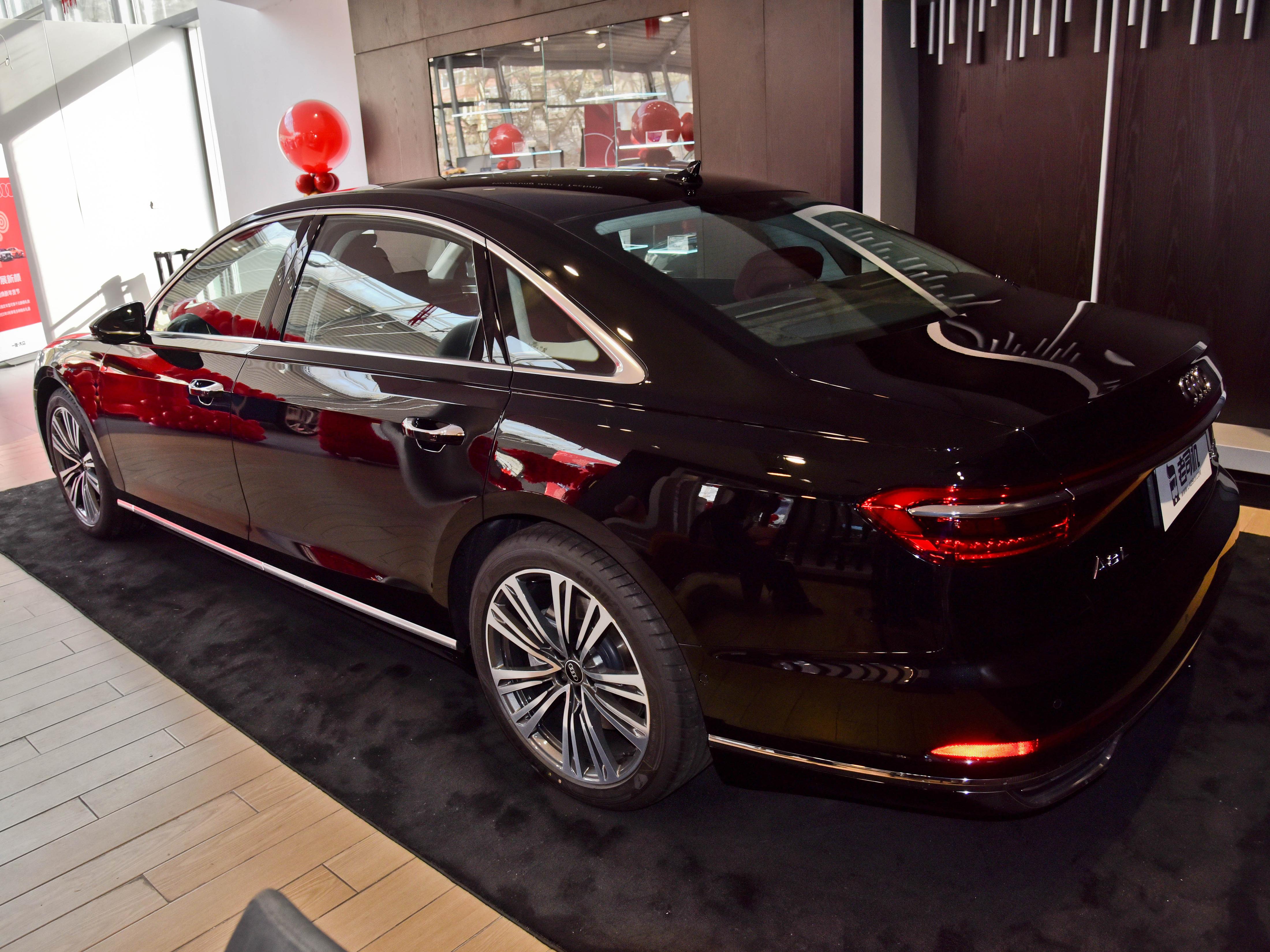 进口旗舰级豪华轿车，四座独立大空间气场顶级，带你看奥迪A8