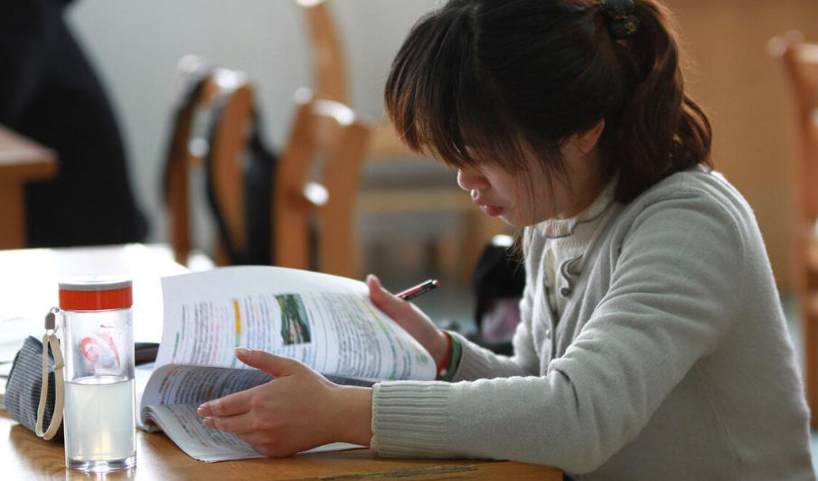 大学期末考试并不难，为什么很多学生会挂科，是老师故意不给过吗