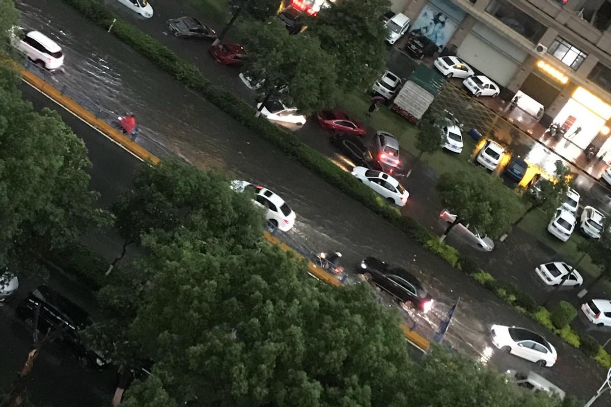 一场暴雨，车辆集体溺水？暴雨台风天如何保护爱车，防泡水