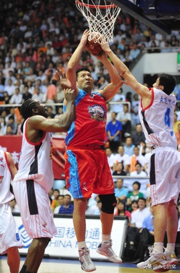 为什么nba球衣五花八门(CBA球衣简史，那些记忆里的战袍)