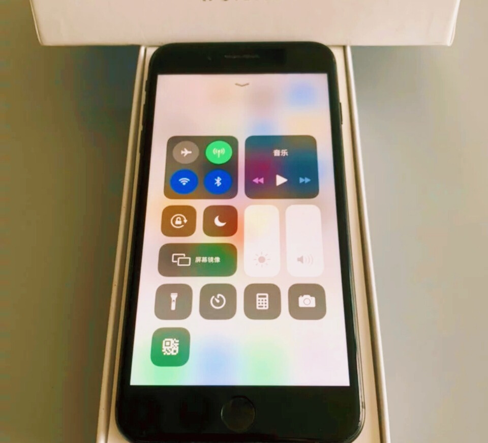 8p多大的屏幕用了小半年128gb版本的iphone8p有一说一