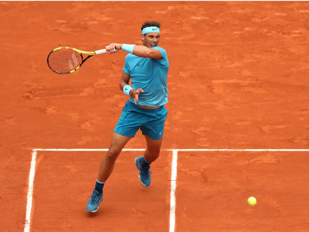 网球上旋球技术的特点(三种随挥方式的差别,我们能学纳达尔的随挥吗?